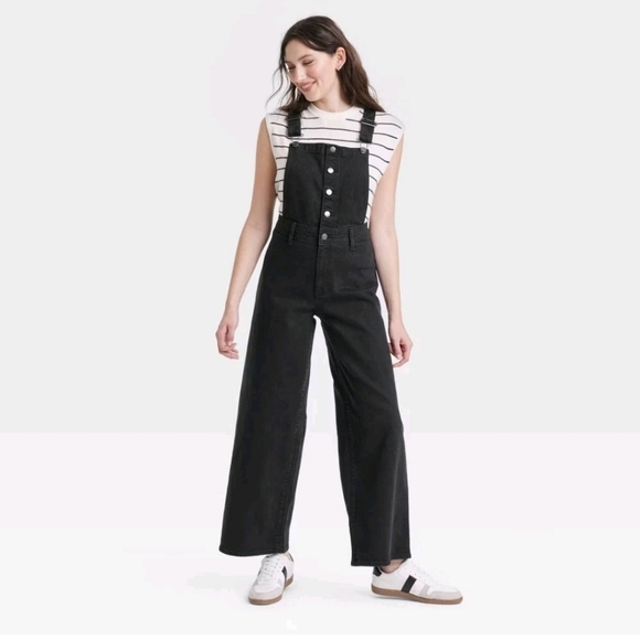 New.   Universal Thread Black Denim Overalls - Picture 1 of 2